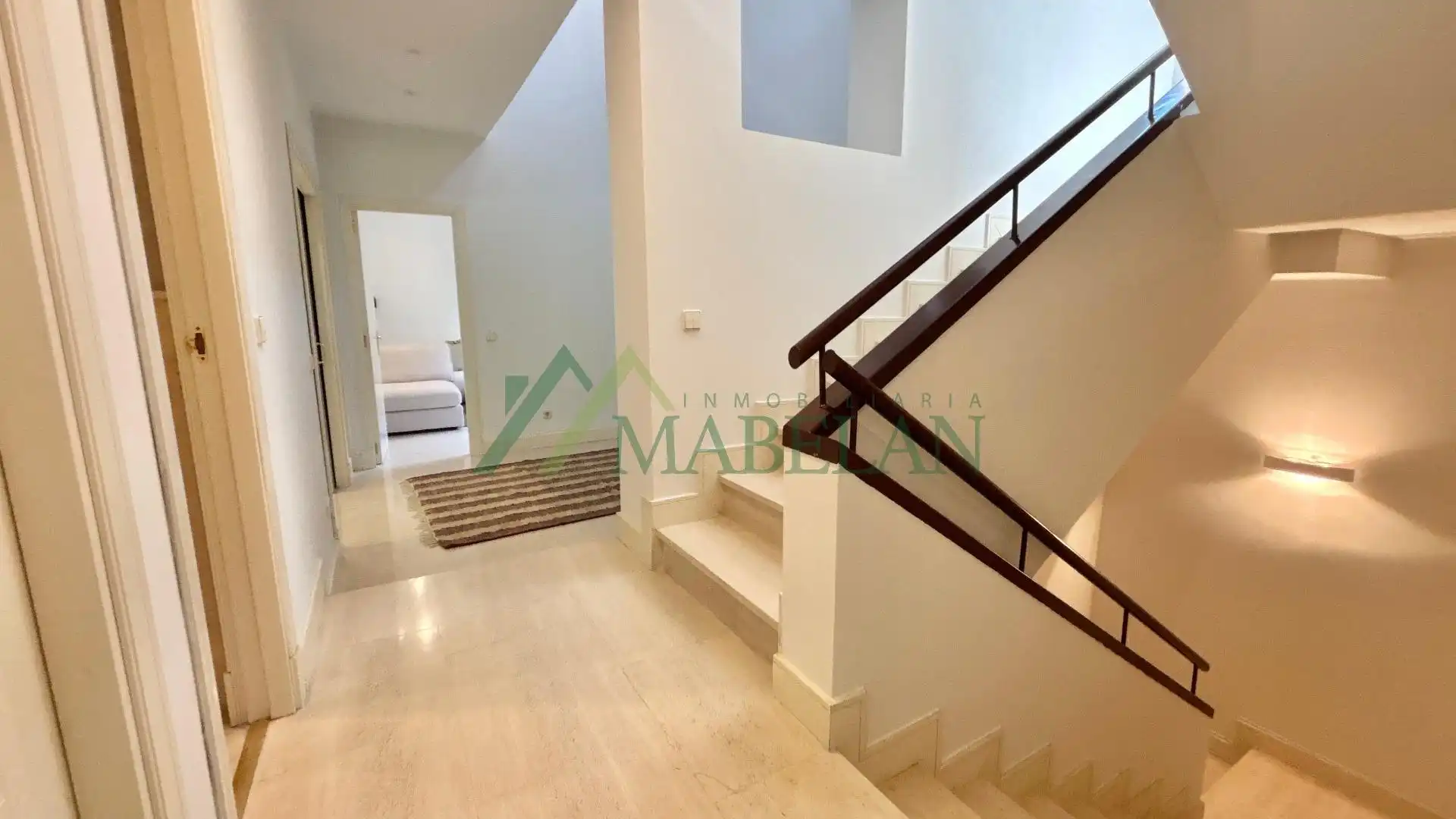 Einfamilien-Reihenhaus zur Miete in Madrid mit Klimaanlage, Privatgarten und Terrasse