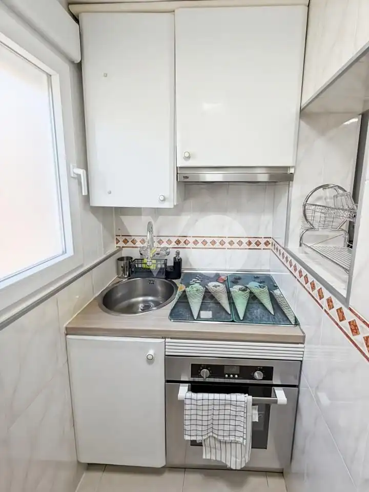 Cuina de Pis de lloguer en Madrid amb Aire condicionat i Moblat