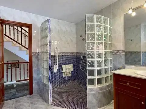 Casa aparellada amb terrassa en venda a Carrer Puigmal, imagen 81