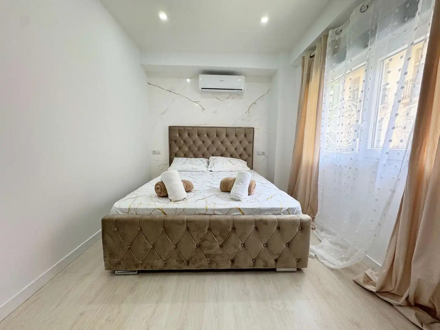 Habitación de Piso en venta en Alicante / Alacant con Aire acondicionado, Terraza y Trastero