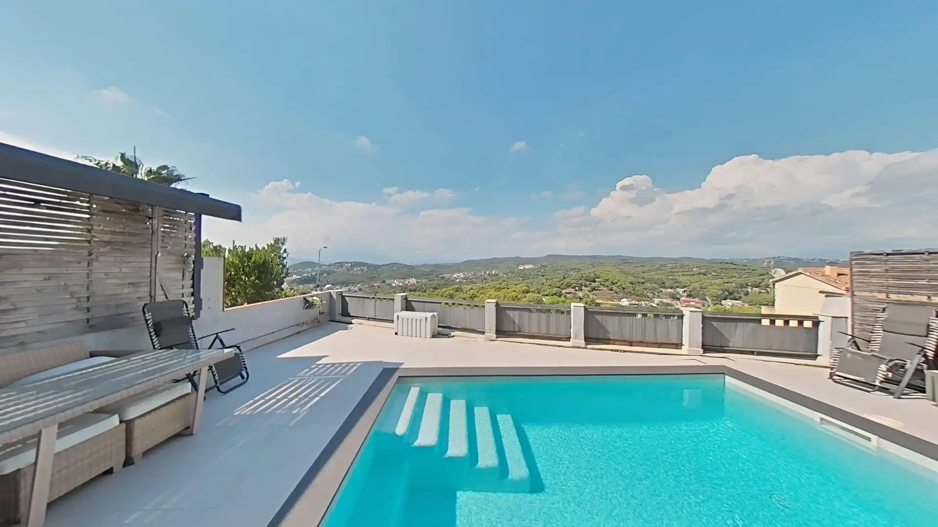 Casa aparellada amb piscina en venda a Santa Cristina - Sant Francesc