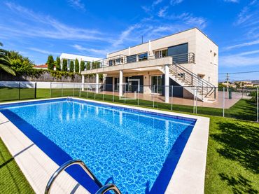 Villa con balcone in vendita a Canyelles