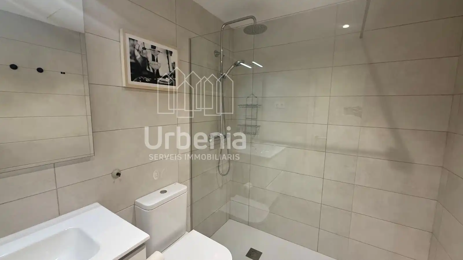 Baño de Piso de alquiler en Mataró con Aire acondicionado, Calefacción y Terraza