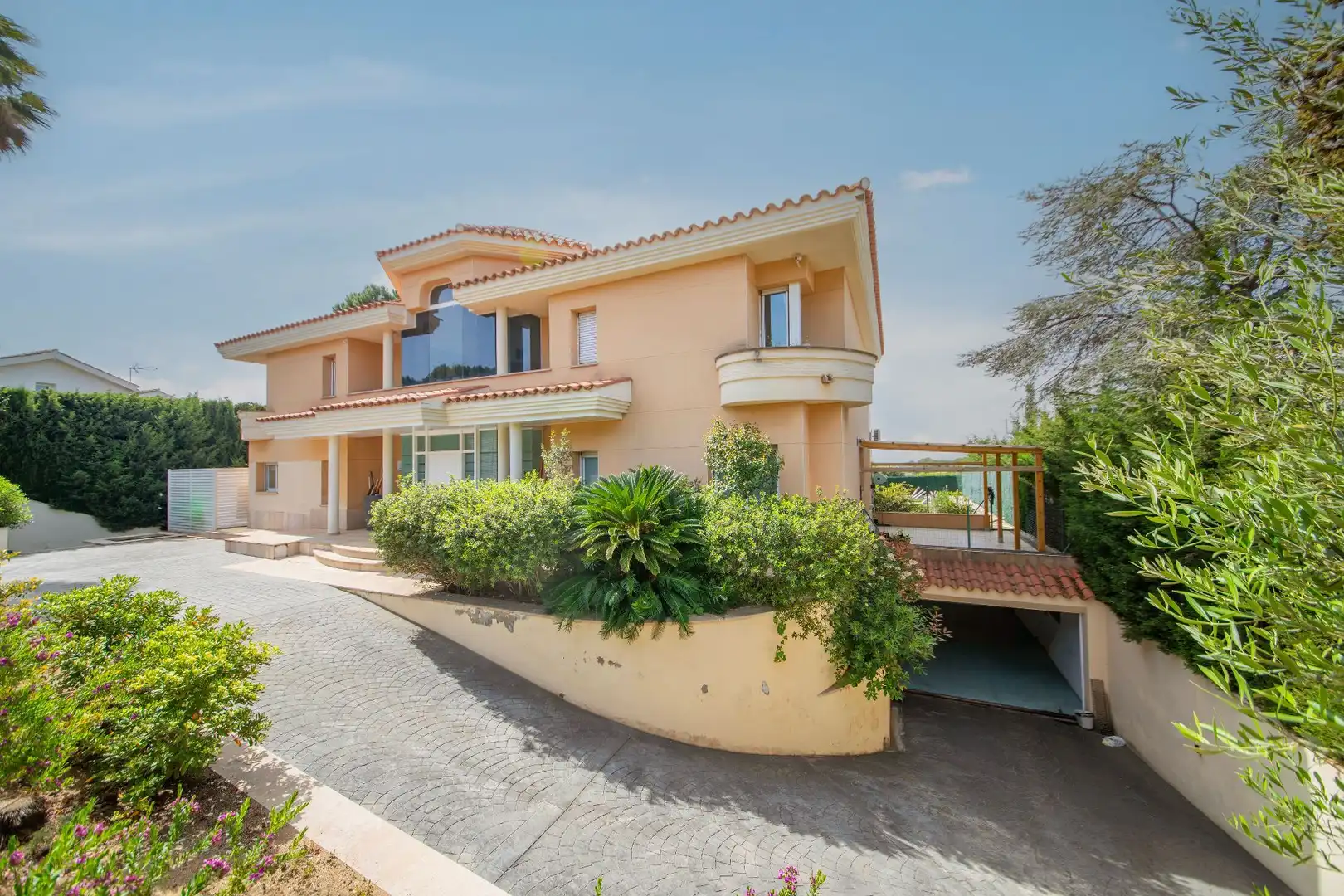 Vista exterior de Casa o chalet en venta en Alella con Aire acondicionado, Calefacción y Jardín privado