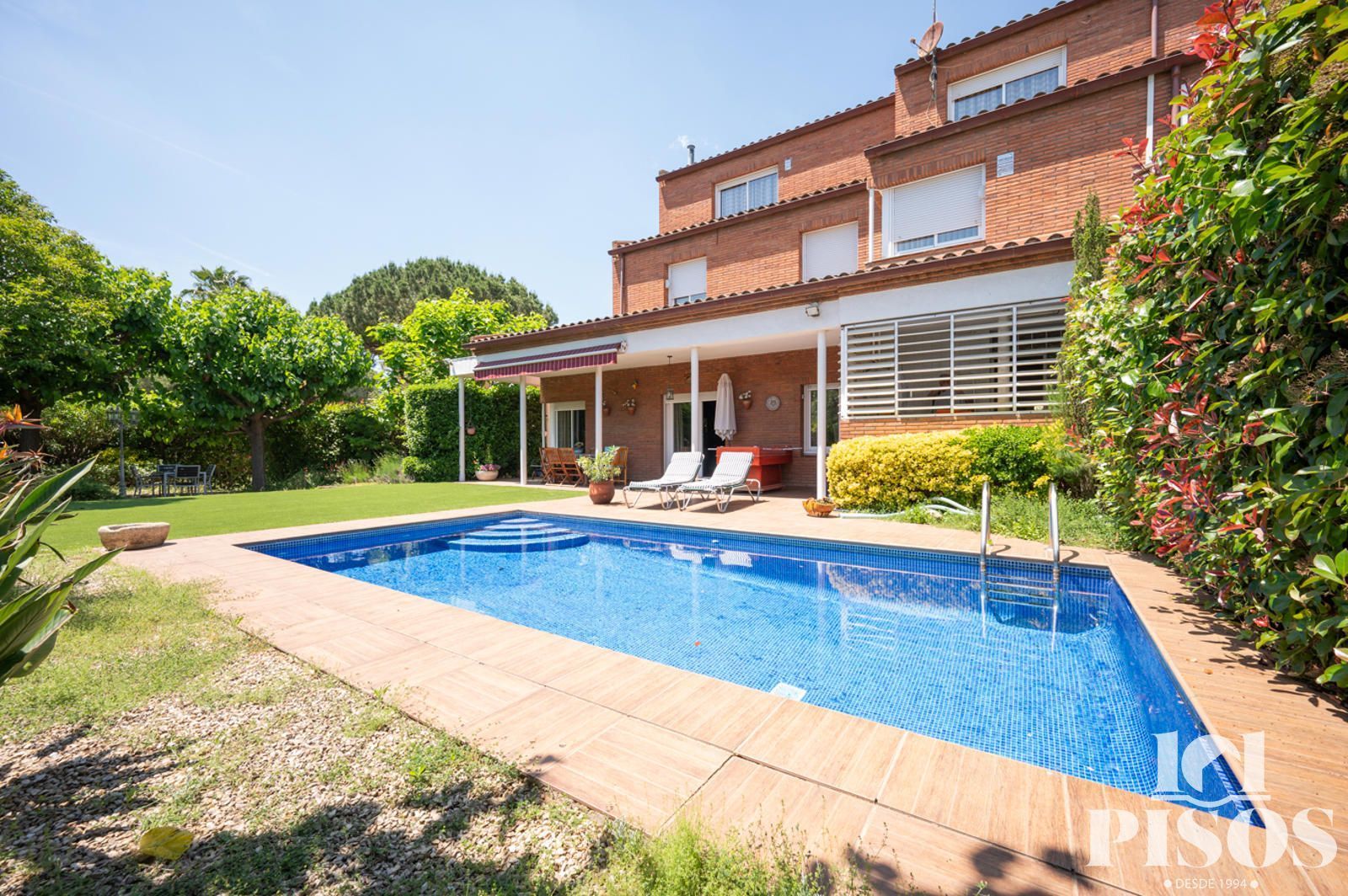 Piscina de Casa adosada en venda en Sant Quirze del Vallès amb Calefacció, Traster i Piscina