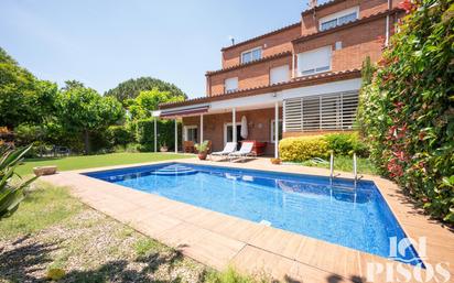 Piscina de Casa adosada en venda en Sant Quirze del Vallès amb Calefacció, Traster i Piscina