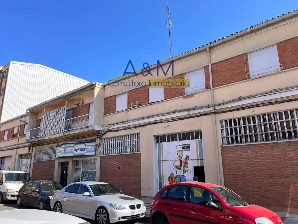 Vista exterior de Edifici en venda en Valladolid