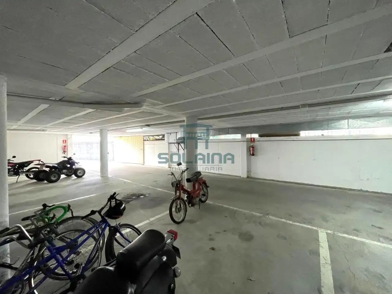 Parking de Casa adosada en venta en A Arnoia con Calefacción, Jardín privado y Parquet
