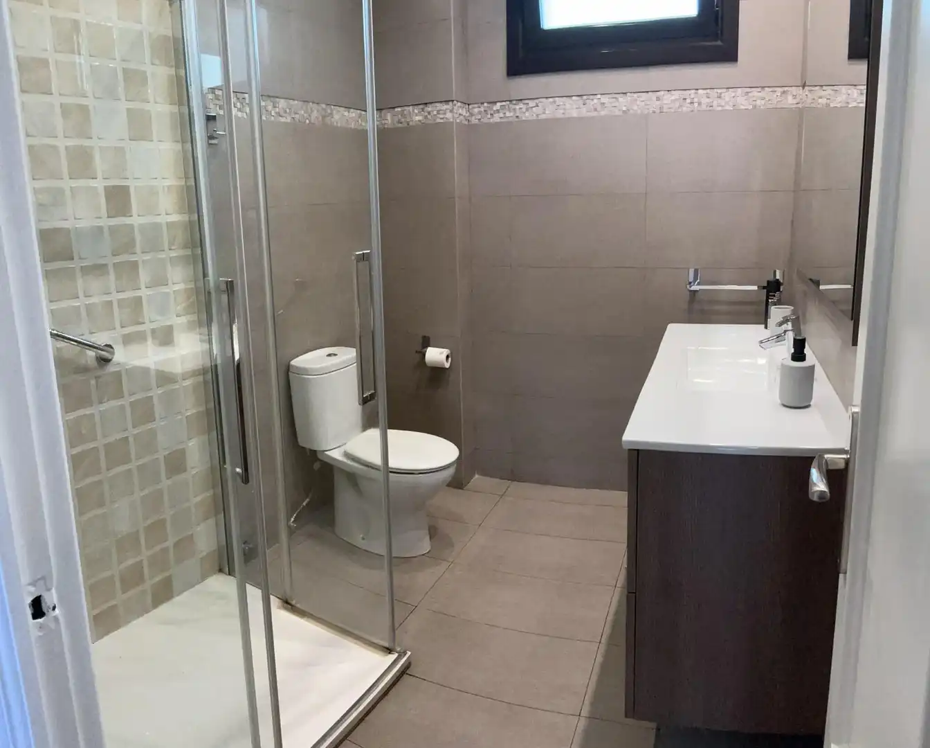 Bathroom of Flat for rent in Bilbao   with Heating, Furnished and Balcony