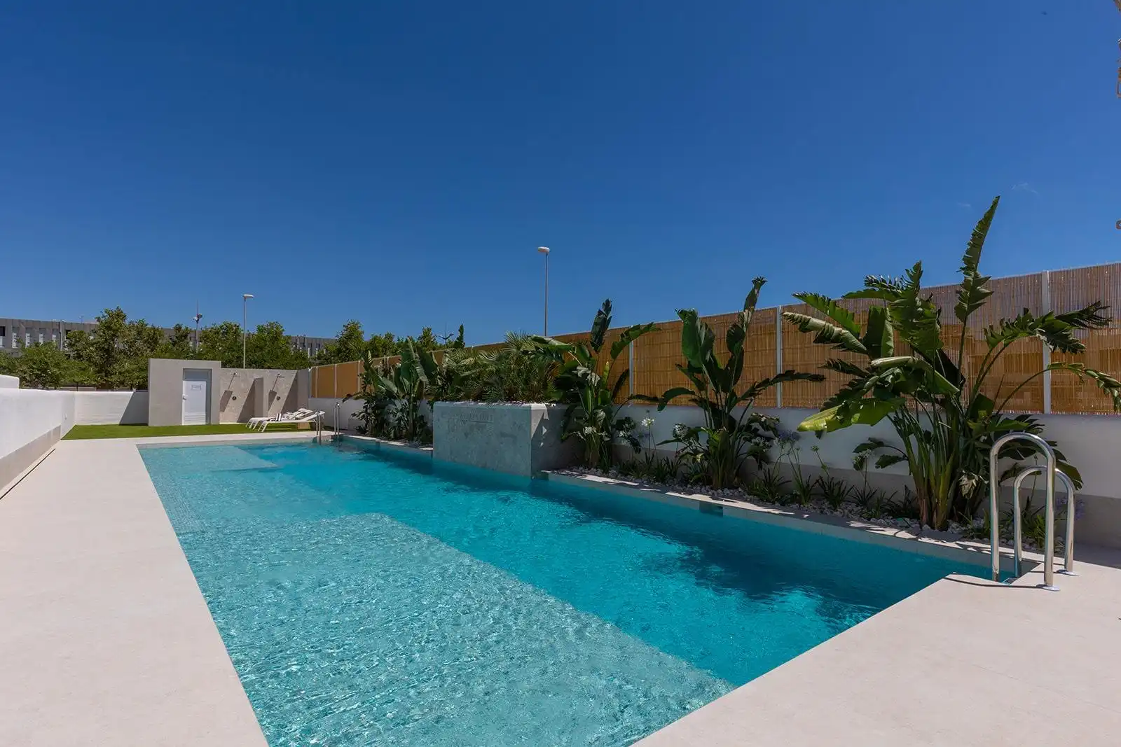 Bajo con piscina en venta en Calle Margarita Salas