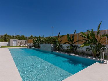 Rez-de-chaussée avec piscine à vendre à Calle Margarita Salas