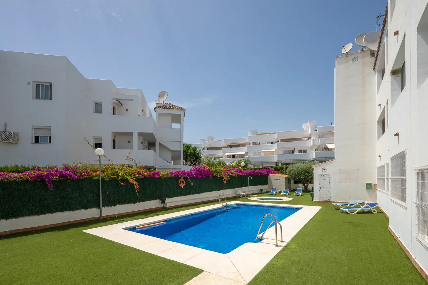 Schwimmbecken von Dachboden zum Verkauf in Estepona mit Klimaanlage, Heizung und Terrasse