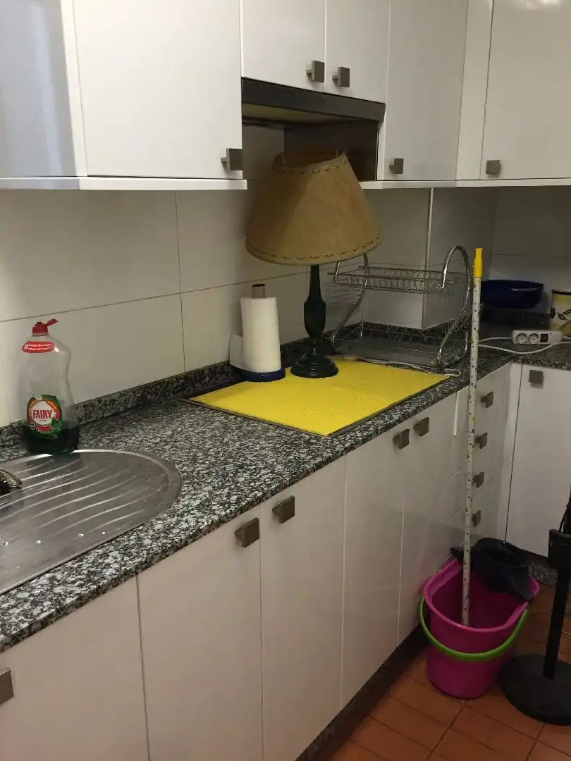 Cocina de Piso de alquiler en Santiago de Compostela  con Calefacción, Parquet y Amueblado
