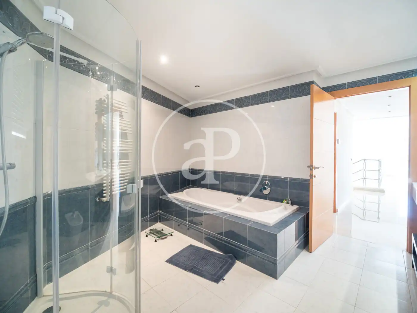 Baño de Casa o chalet en venta en Gilet con Aire acondicionado, Calefacción y Jardín privado