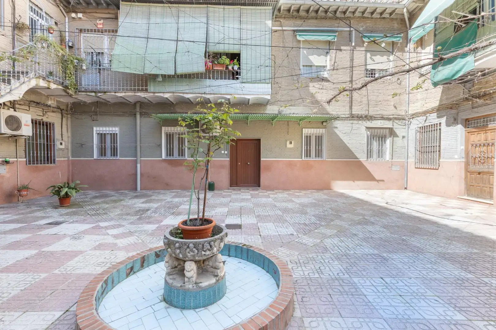Exterior view of Flat for sale in Granada  with Air Conditioner, Heating and Storage room