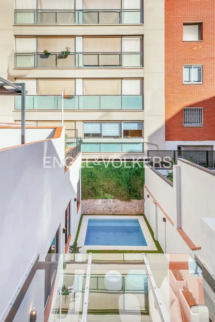 Terraza de Casa adosada en venta en Barcelona con Aire acondicionado, Calefacción y Jardín privado
