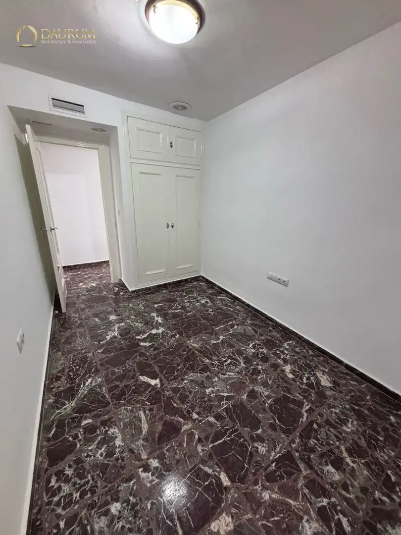 Wohnung zum Verkauf in Torrent mit Klimaanlage, Heizung und Terrasse