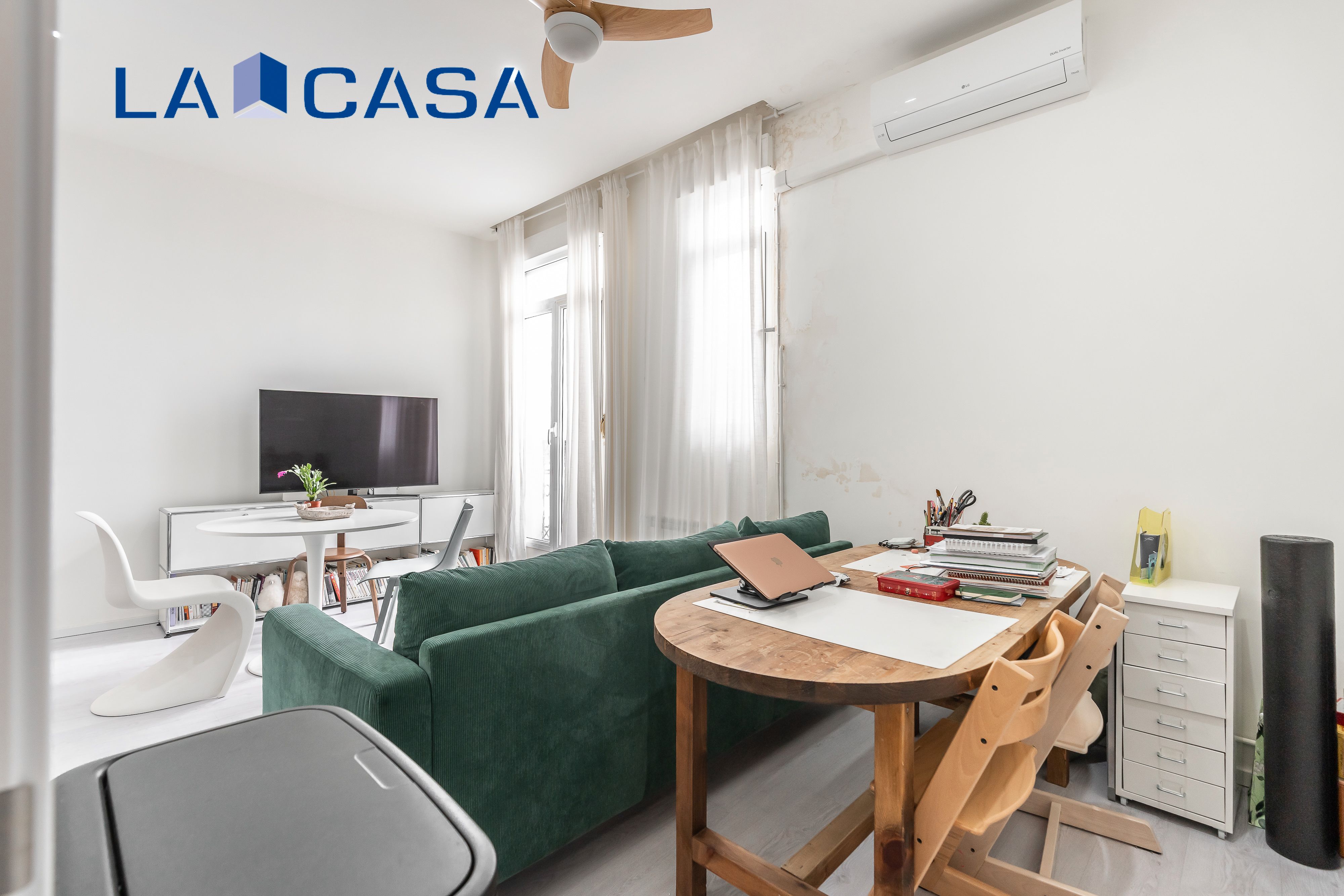 Sala de estar de Piso en venta en  Madrid Capital