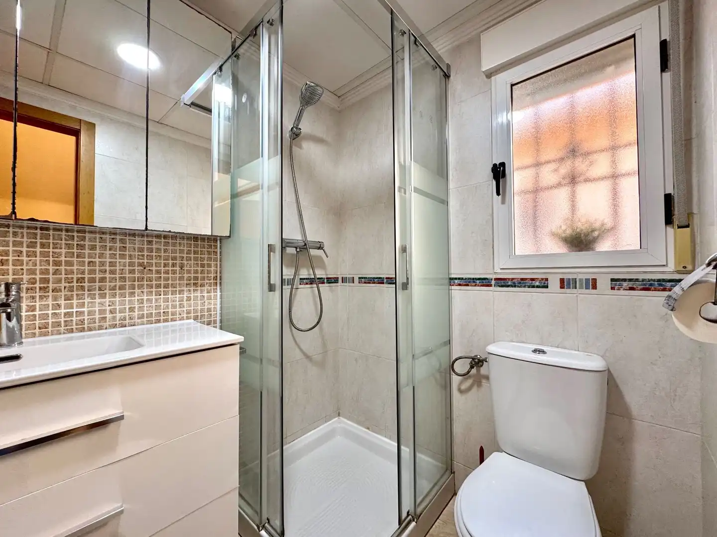 Badezimmer von Haus oder Chalet zur Miete in Guardamar del Segura mit Klimaanlage, Privatgarten und Terrasse