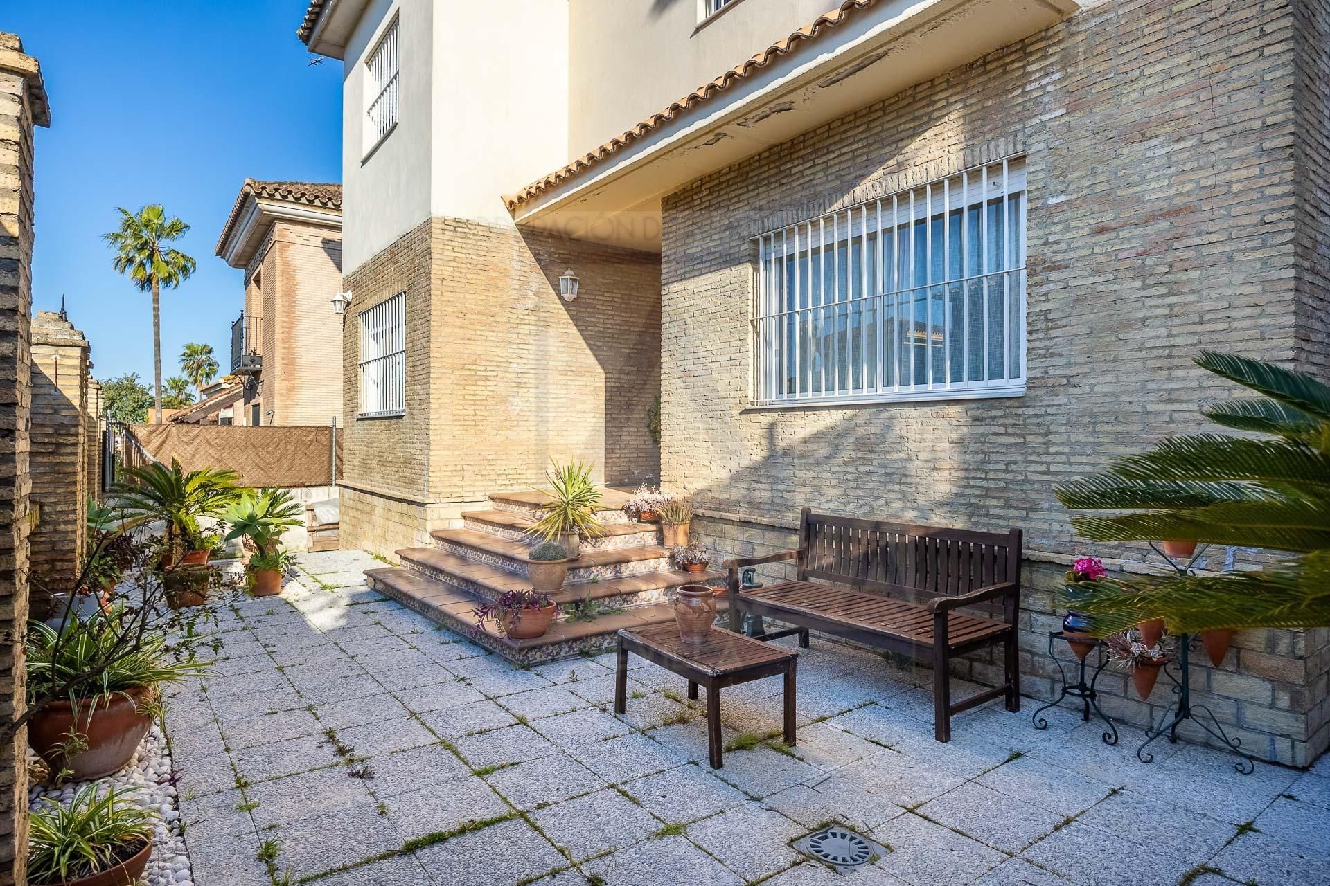 Terrassa de Casa o xalet en venda en Valencina de la Concepción amb Aire condicionat, Jardí privat i Terrassa