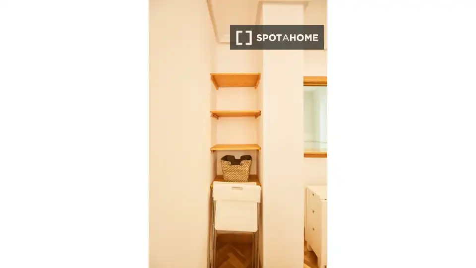 Room in Universidad - Malasaña