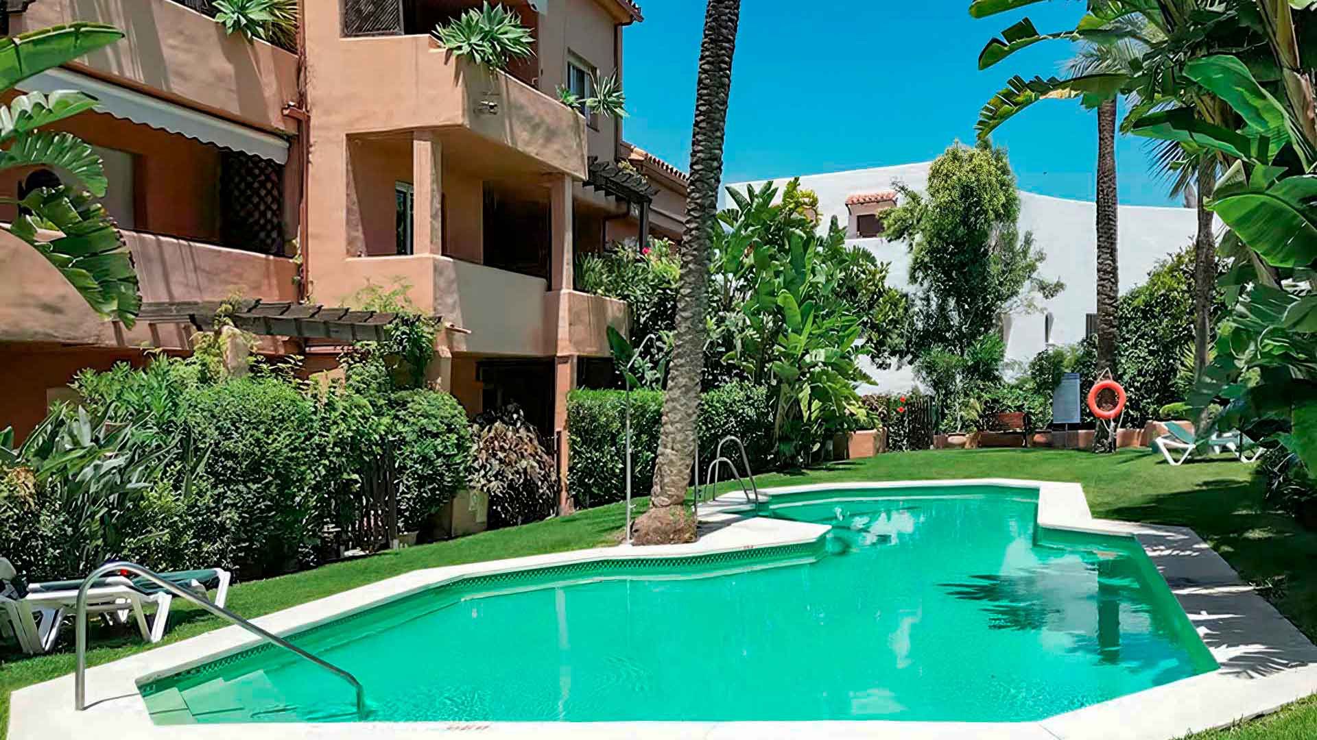 Jardí de Apartament en venda en Marbella amb Aire condicionat, Terrassa i Piscina