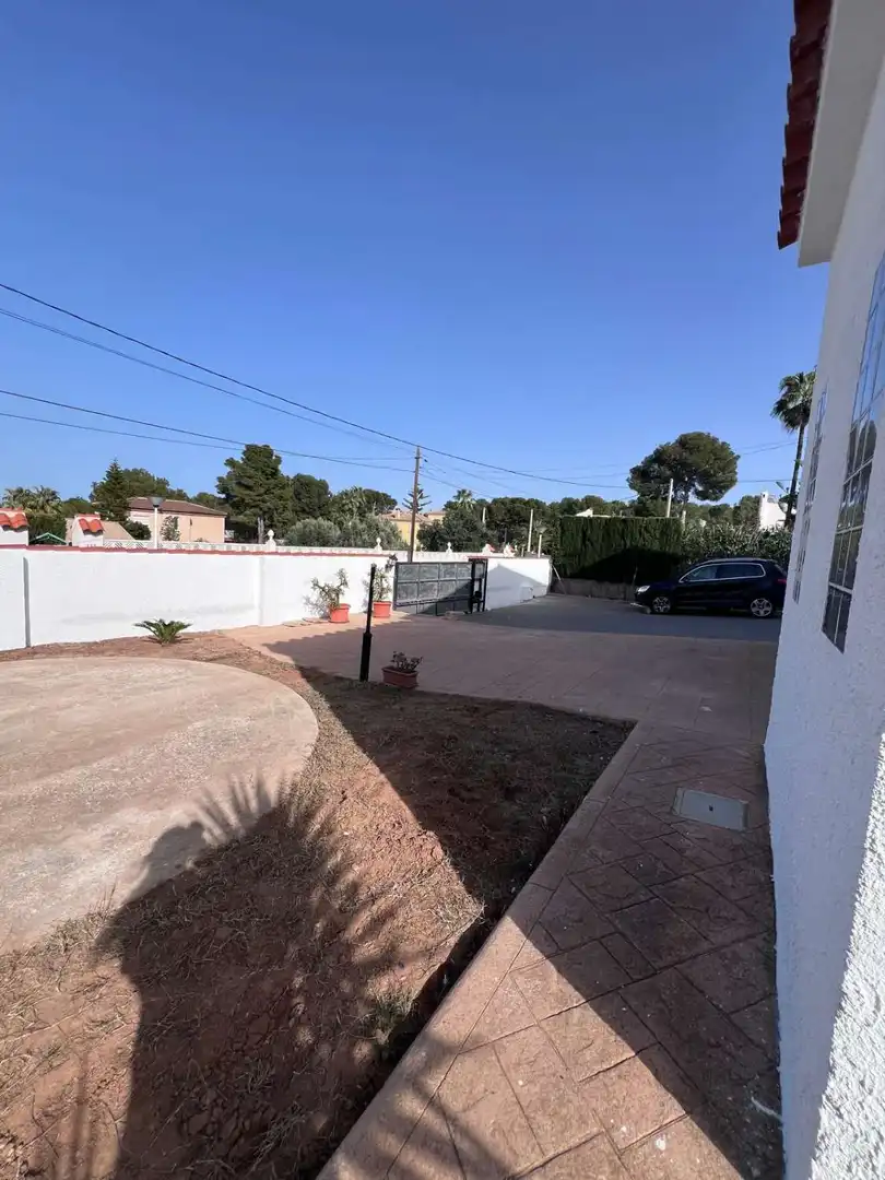 Vista exterior de Casa o xalet en venda en Oropesa del Mar / Orpesa amb Aire condicionat, Calefacció i Terrassa