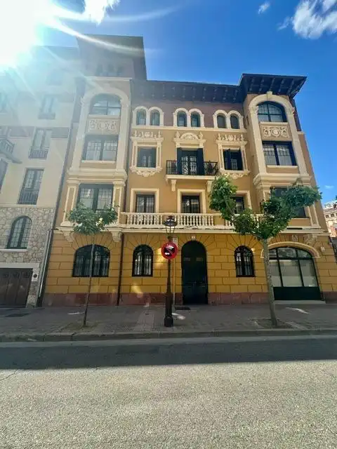 Außenansicht von Wohnung zum Verkauf in Burgos mit Heizung, Parkett und Möbliert