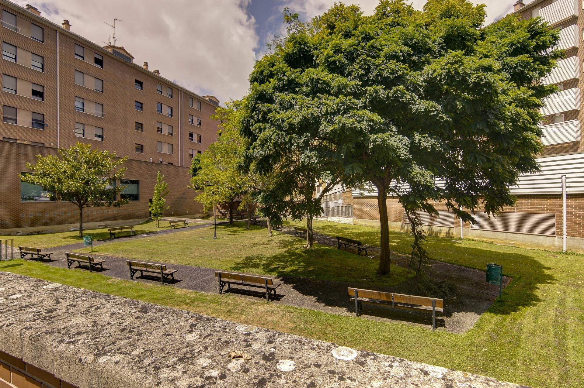 Jardín de Apartamento en venta en  Pamplona / Iruña con Calefacción, Parquet y Terraza