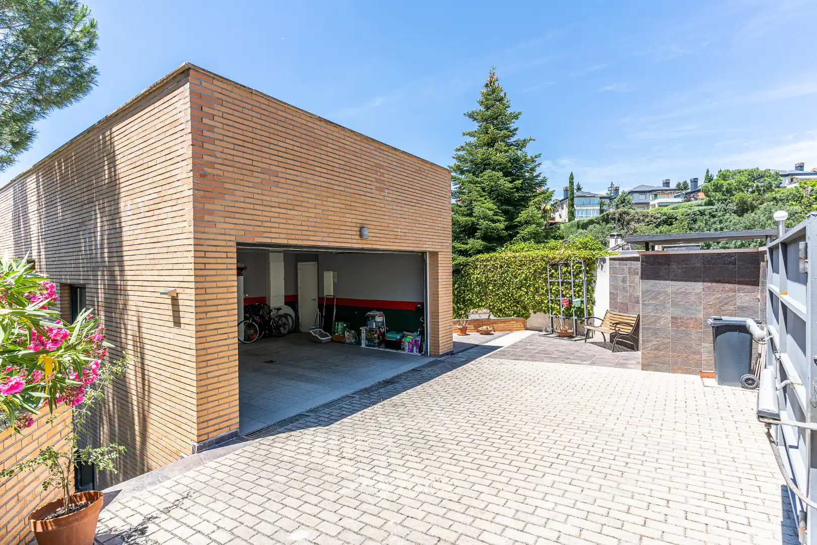 Parkplatz von Haus oder Chalet zum Verkauf in Torrelodones mit Heizung, Privatgarten und Schwimmbad