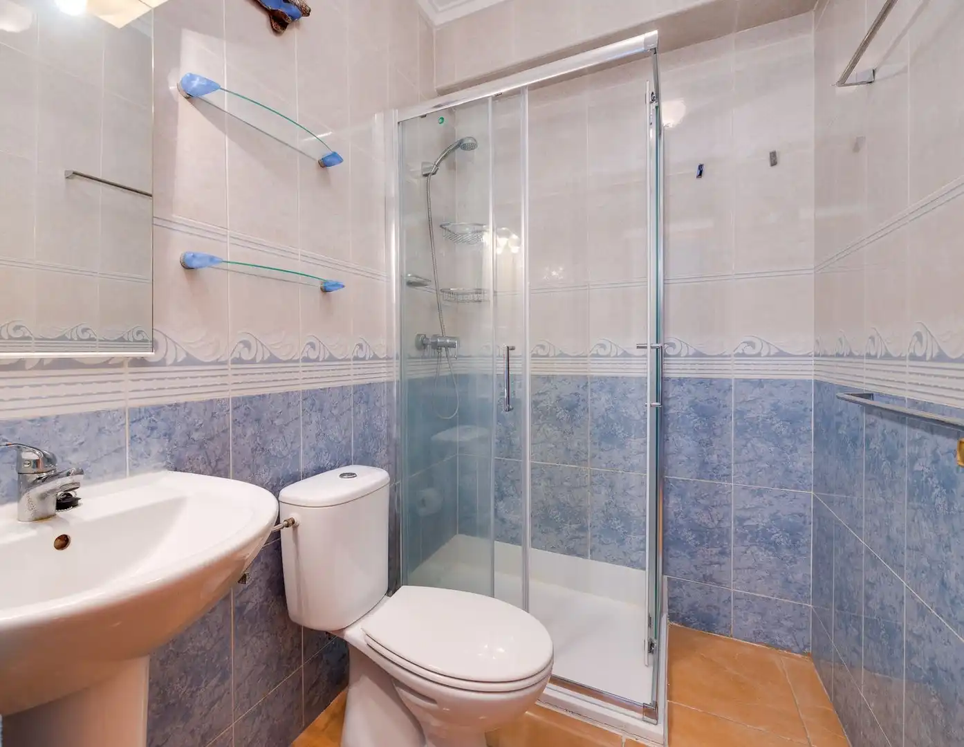 Badezimmer von Einfamilien-Reihenhaus zum Verkauf in Torrevieja mit Terrasse, Balkon und Gemeinschaftspool