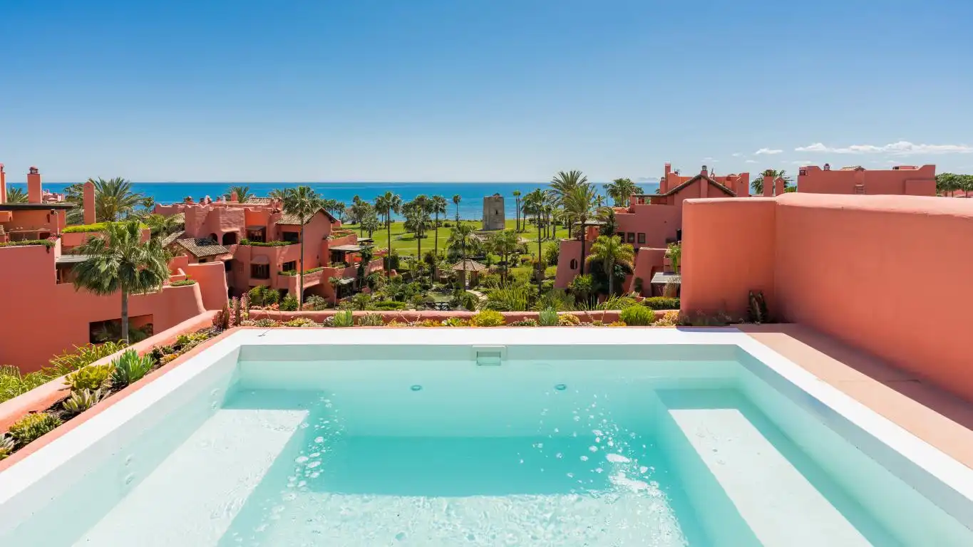 Penthouse with pool for sale in Selwo