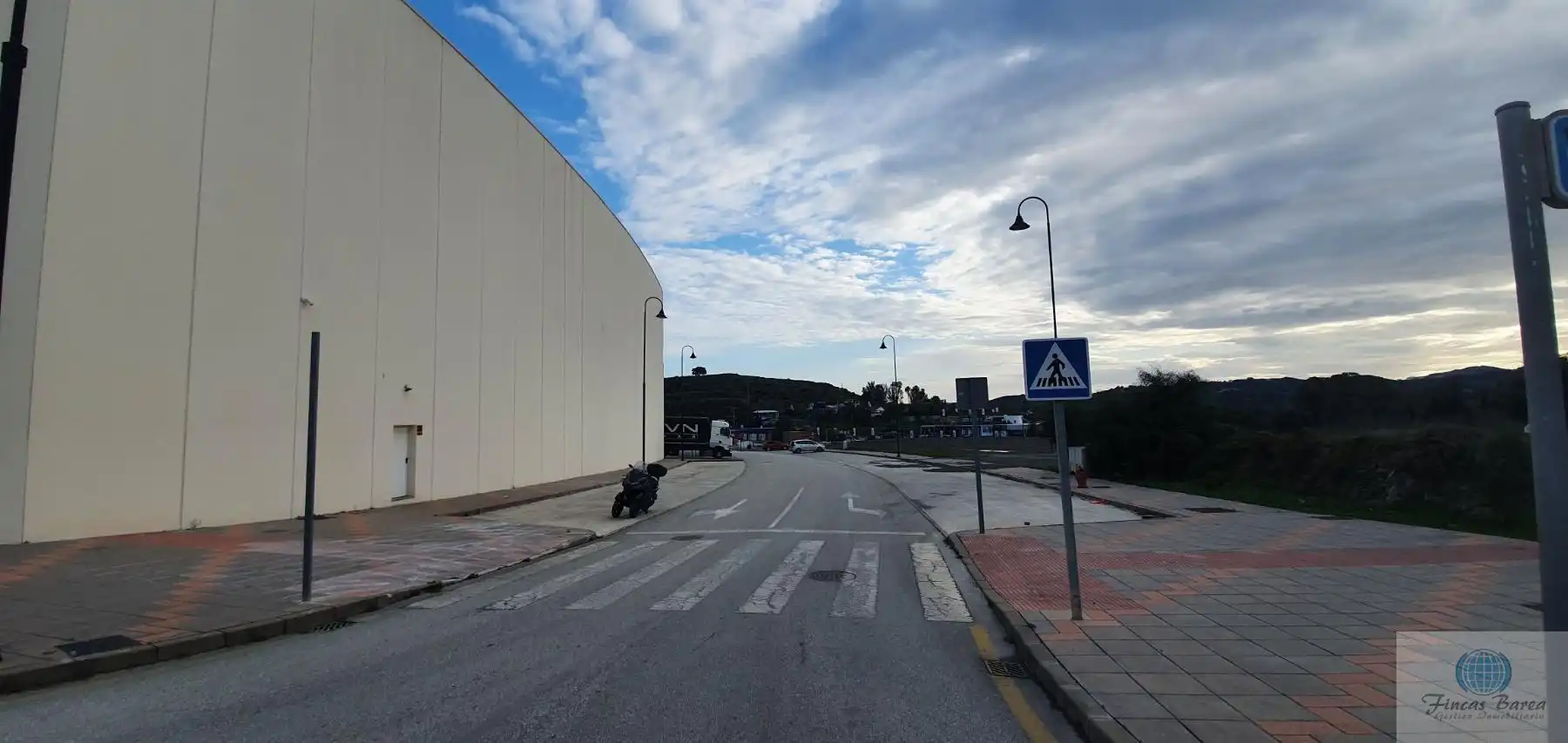 Außenansicht von Fabrikhallen zur Miete in Mijas