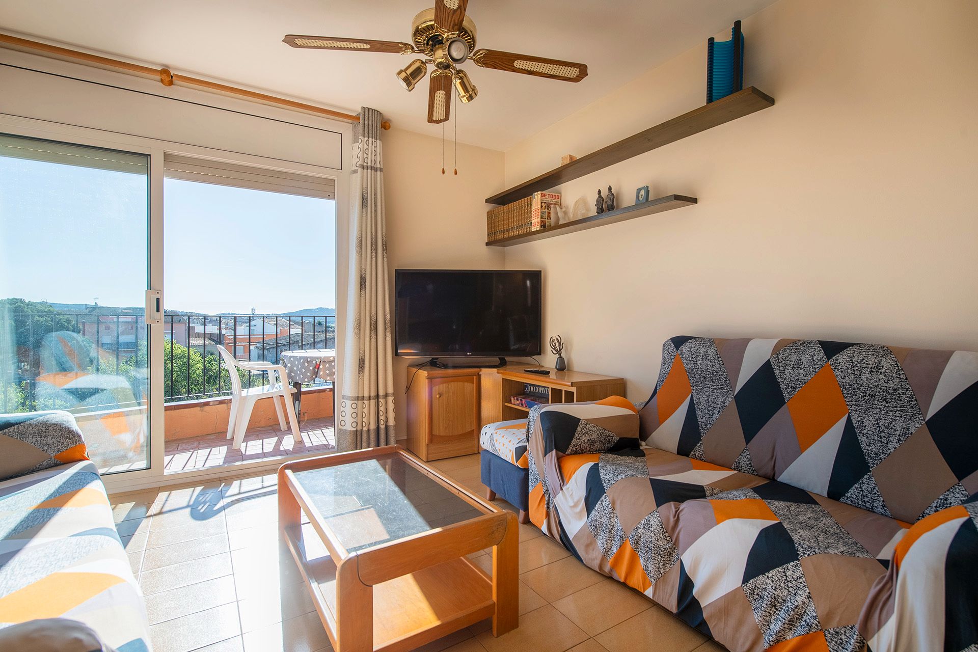 Living room of Flat for sale in Palafrugell  with Heating, Terrace and Furnished