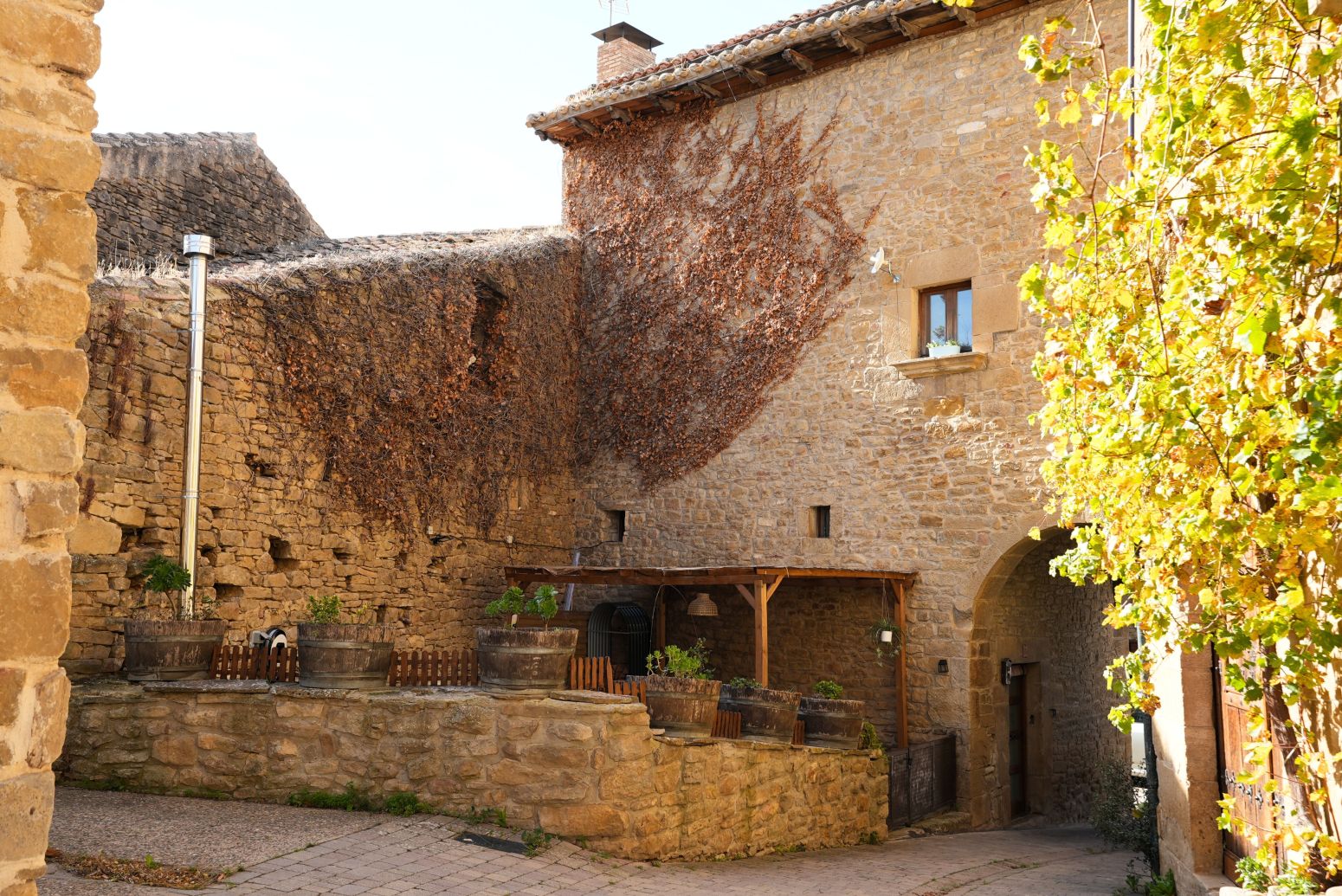 Vista exterior de Casa o xalet en venda en Leoz / Leotz amb Calefacció, Terrassa i Balcó