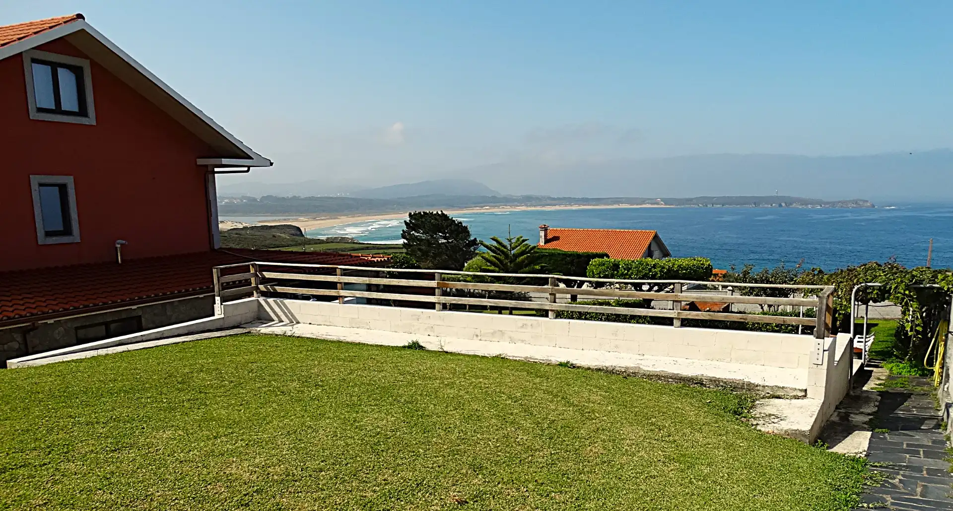 Jardí de Casa o xalet en venda en Valdoviño amb Calefacció, Jardí privat i Parquet