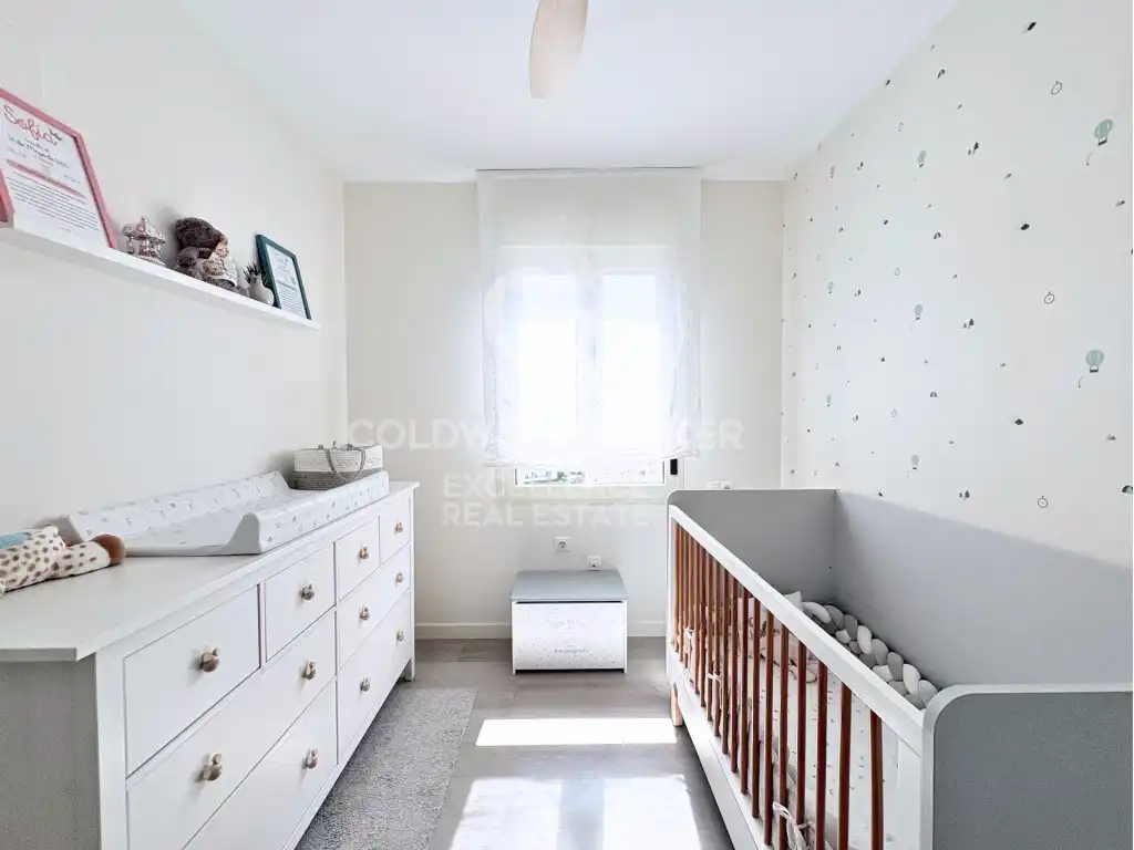 Bedroom of Flat for sale in Valencia  with Air Conditioner, Terrace and Community pool