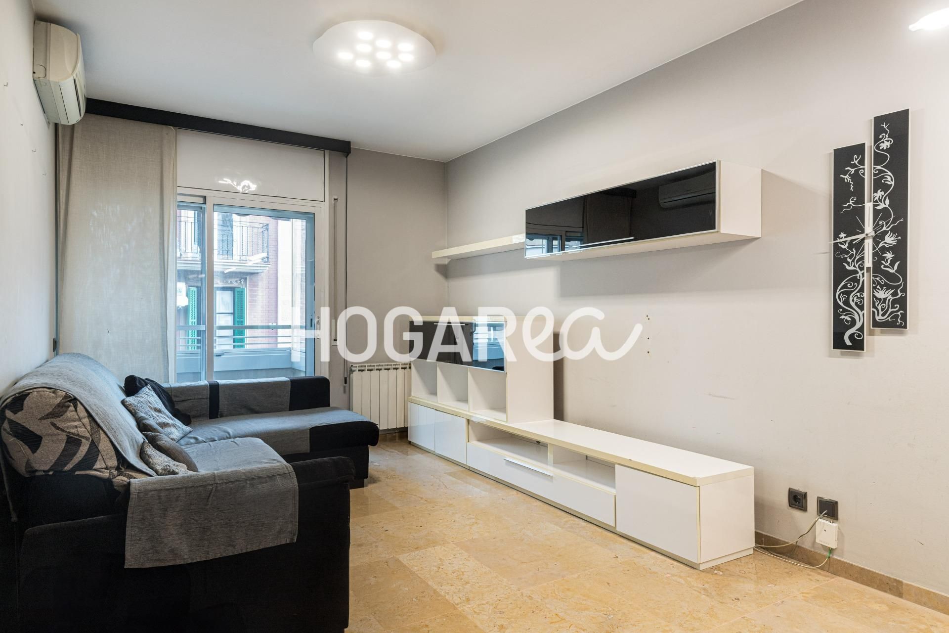Sala d'estar de Pis en venda en L'Hospitalet de Llobregat amb Aire condicionat, Calefacció i Parquet