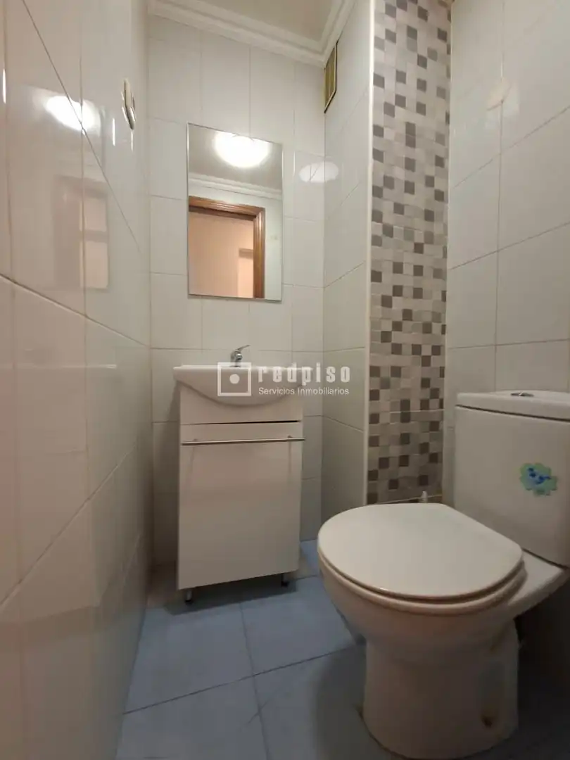 Bathroom of Flat for sale in Madrid  with Air Conditioner, Heating and Parquet flooring