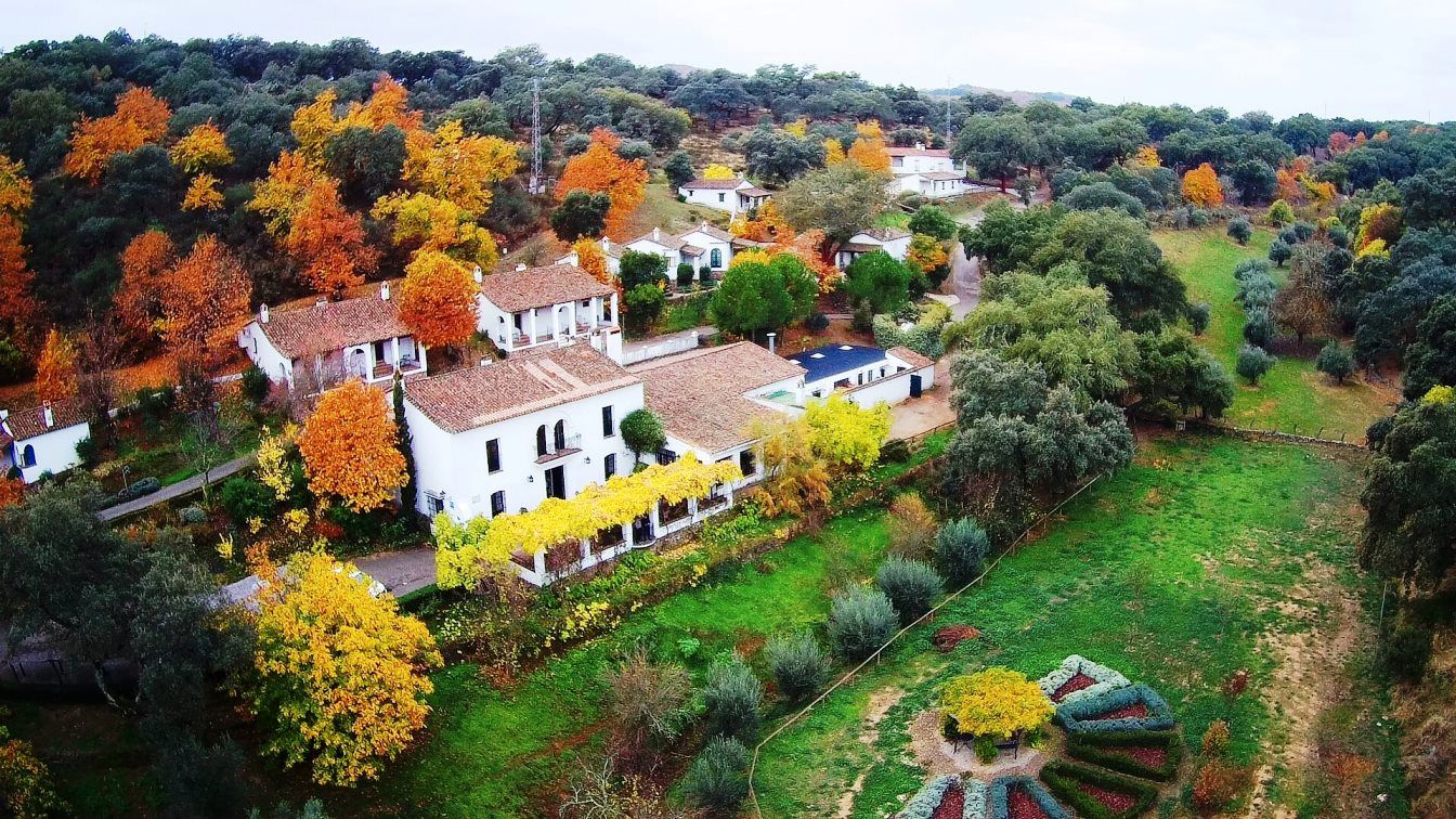 Vista exterior de Finca rústica en venda en Aracena amb Aire condicionat, Calefacció i Jardí privat