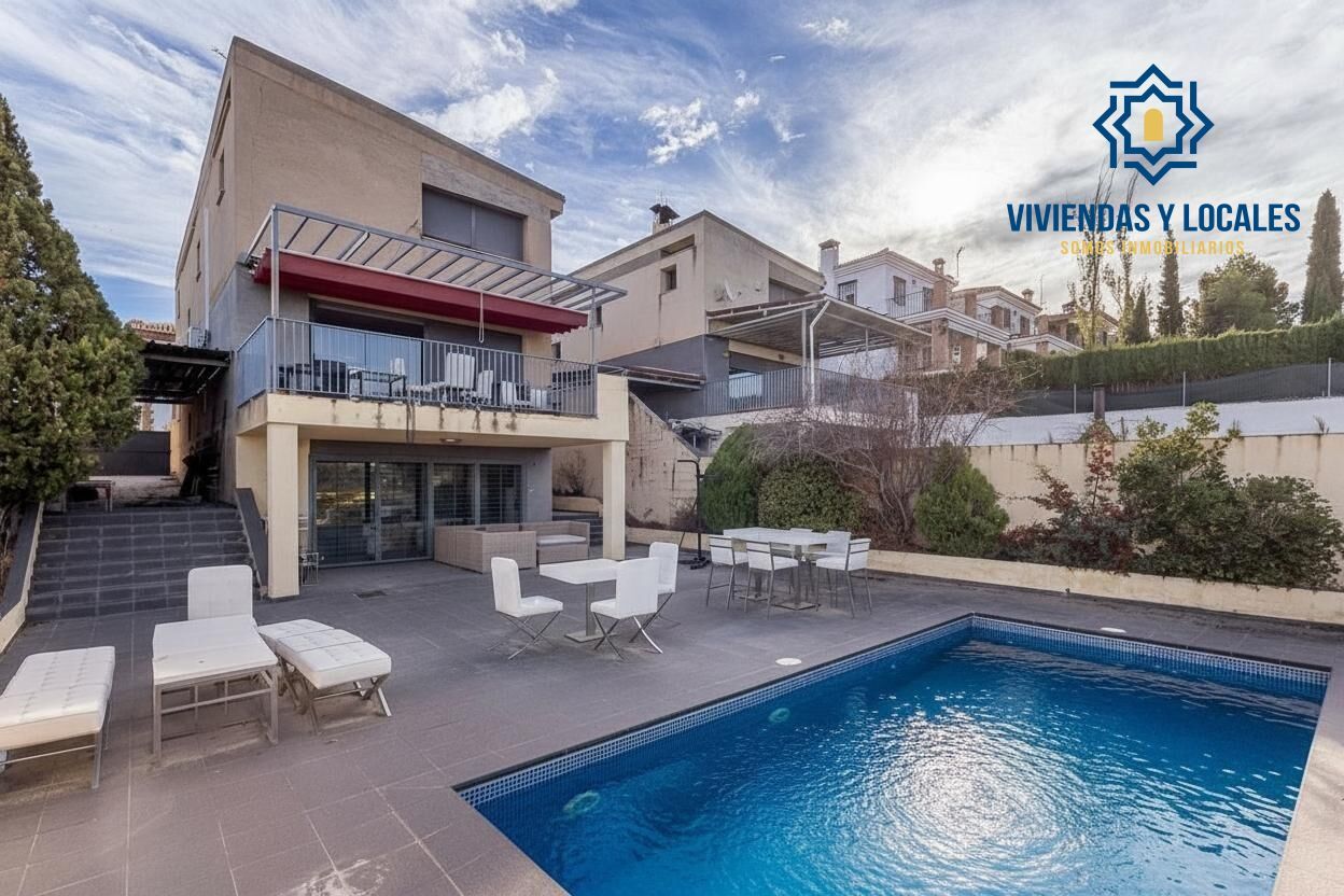 Vista exterior de Casa o chalet en venta en Monachil con Calefacción, Terraza y Piscina