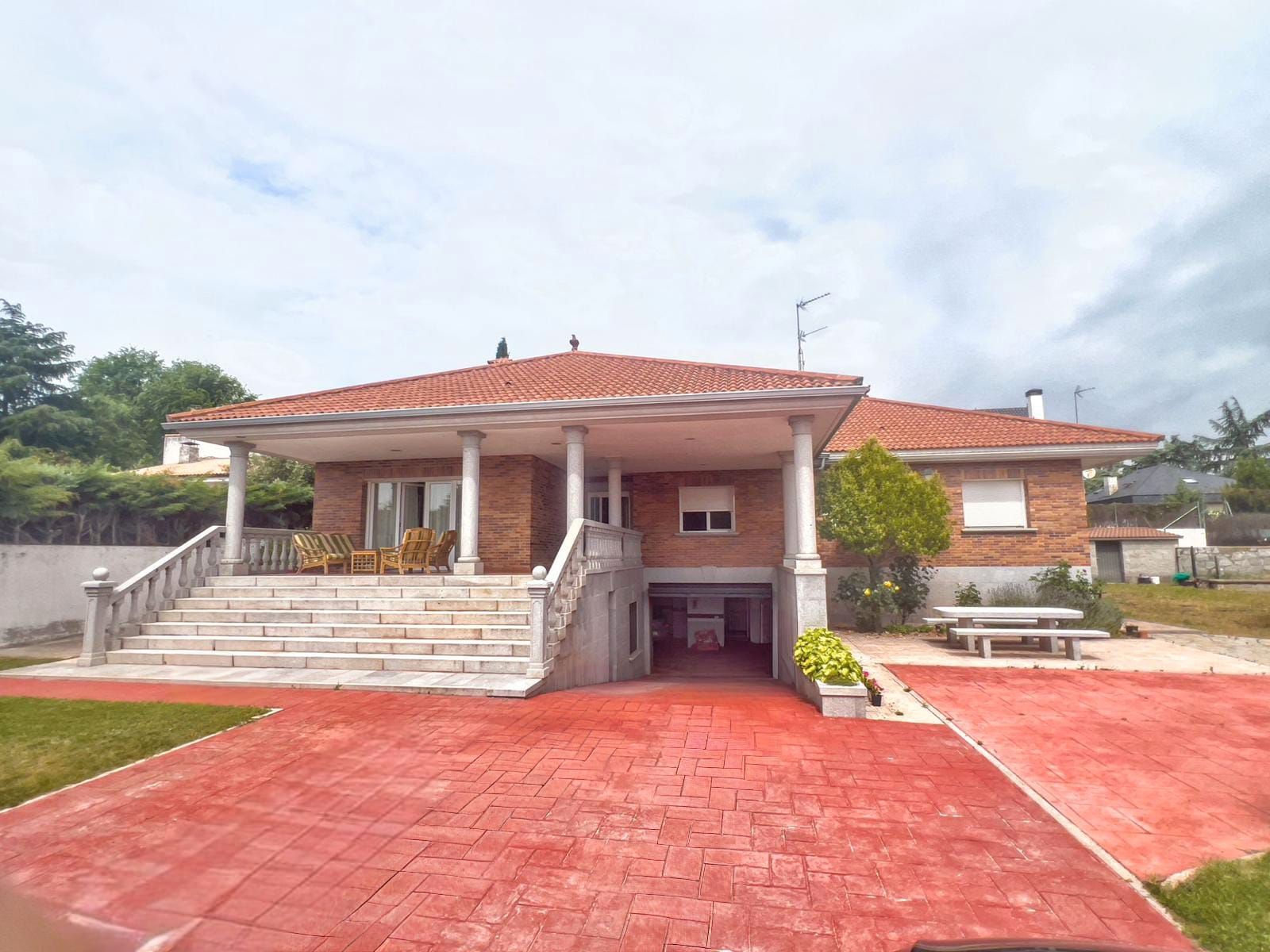 Vista exterior de Casa o xalet en venda en Galapagar amb Aire condicionat, Calefacció i Jardí privat