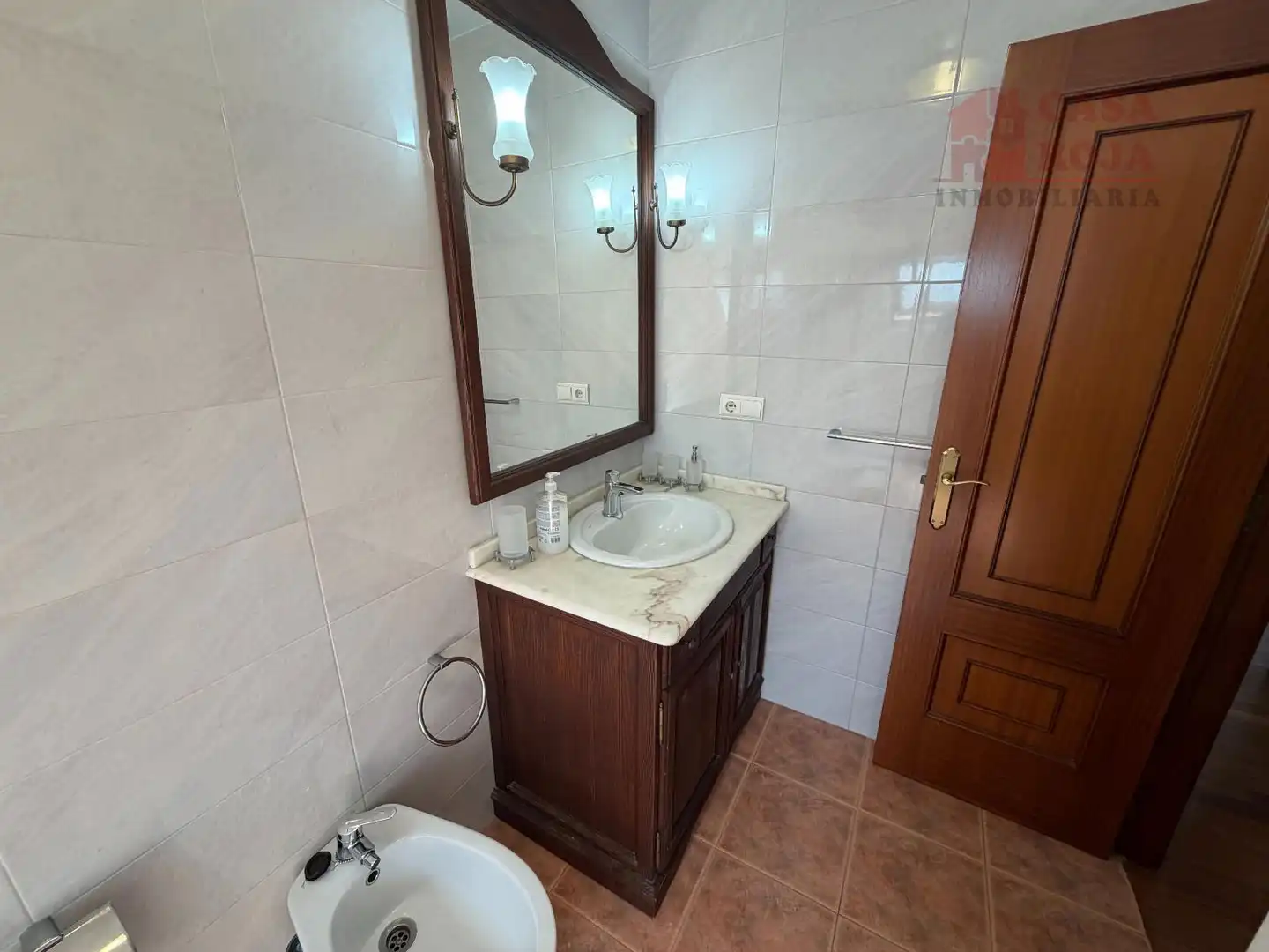 Badezimmer von Dachboden zum Verkauf in Cangas  mit Heizung, Parkett und Abstellraum