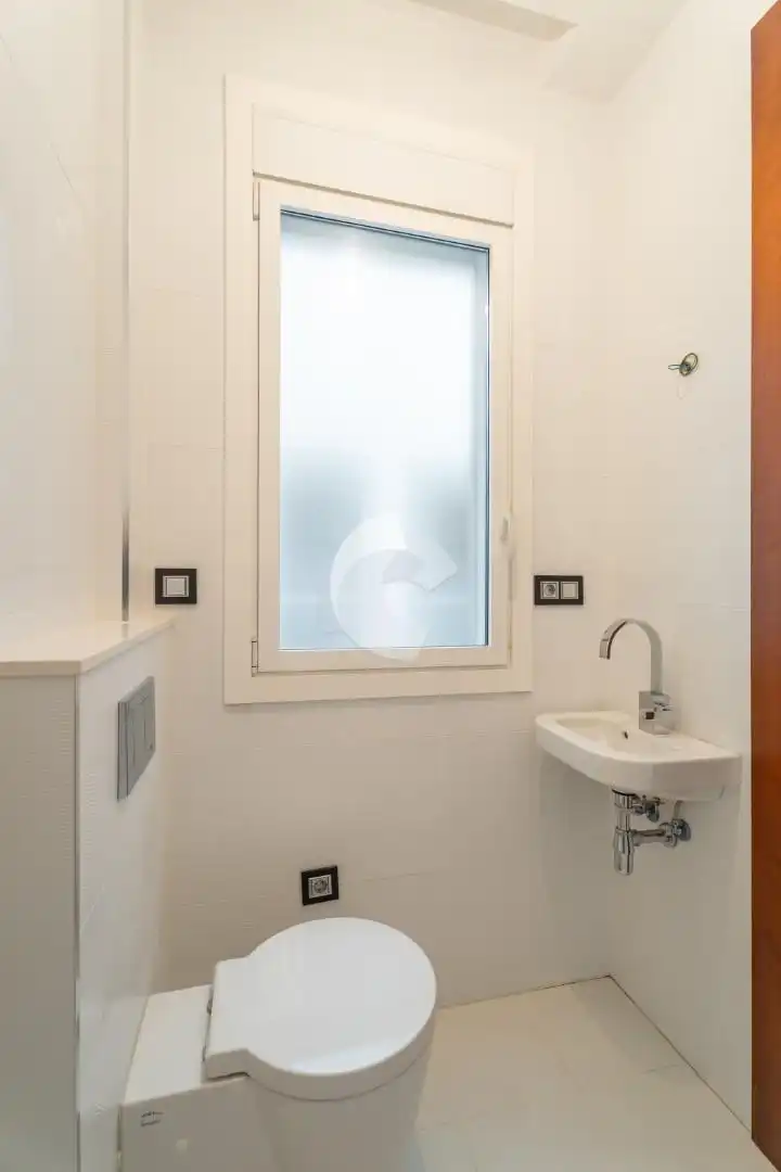 Bathroom of Flat for sale in Ourense Capital   with Heating, Parquet flooring and Storage room