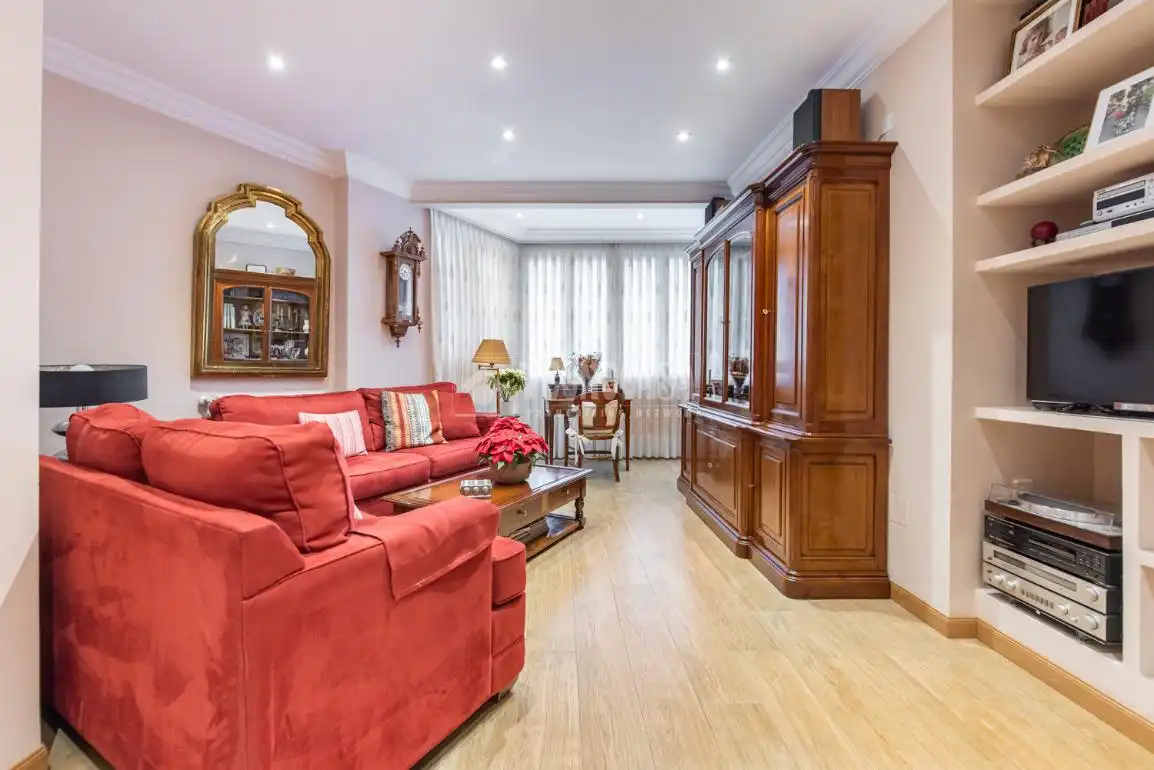 Living room of Flat for sale in Madrid  with Air Conditioner, Heating and Parquet flooring