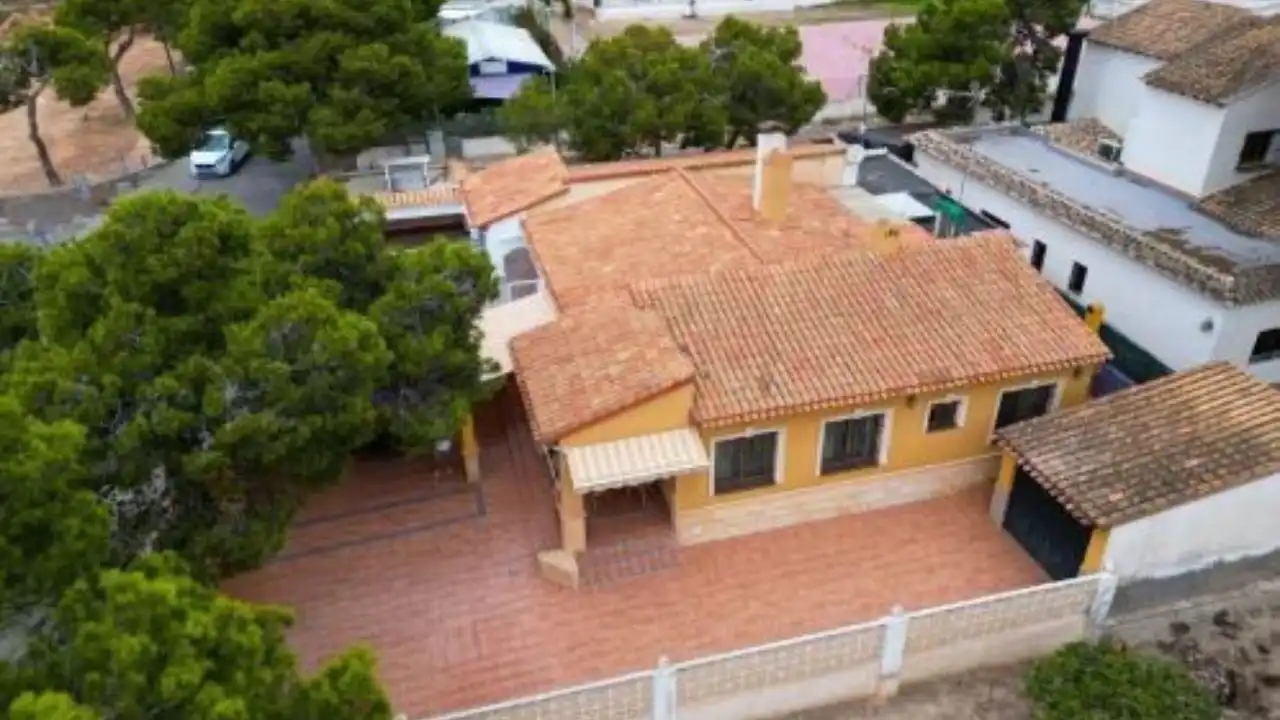 Villa mit Pool zum Verkauf in Yate