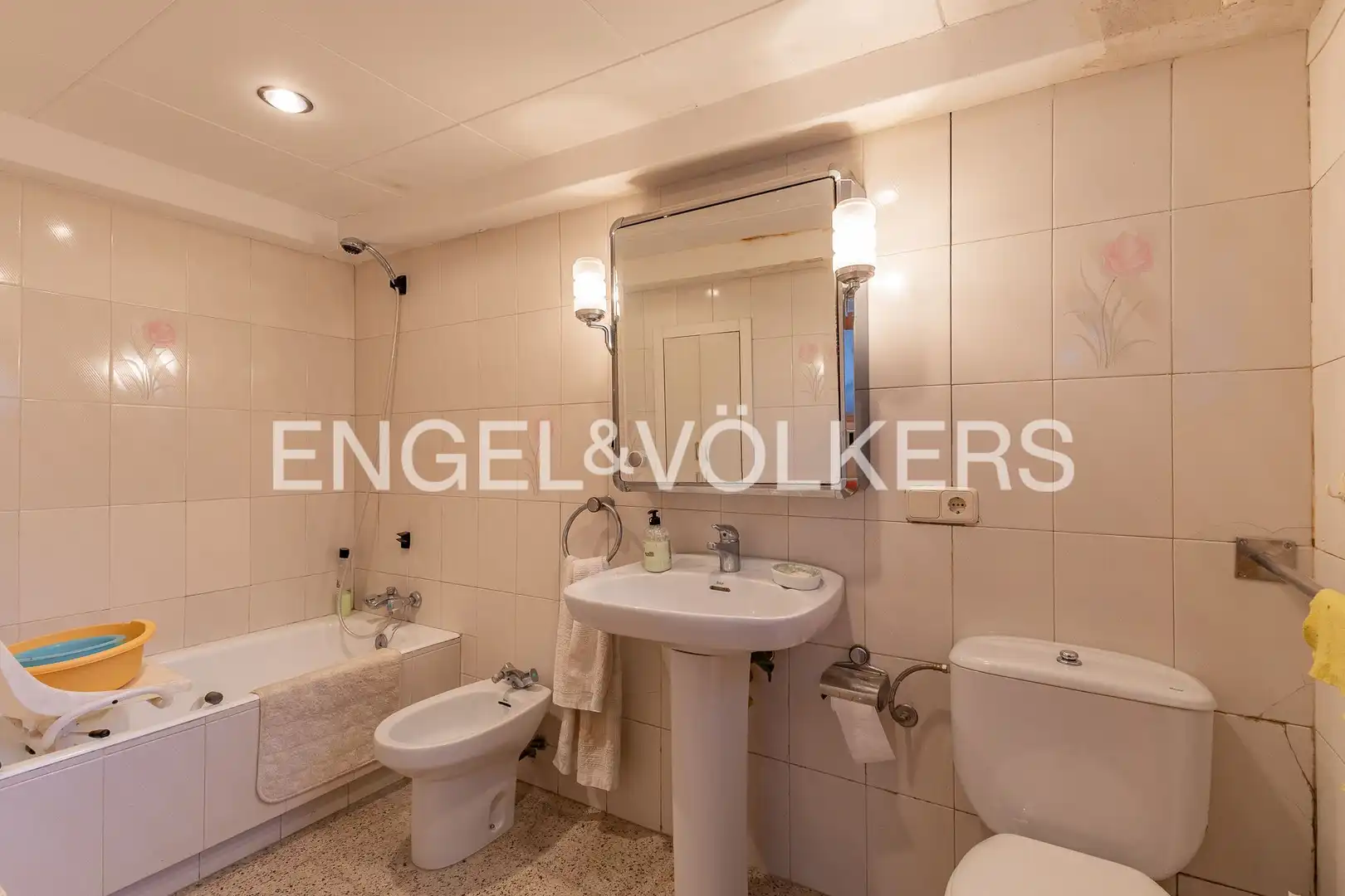 Baño de Finca rústica en venta en Sant Julià de Cerdanyola con Calefacción, Jardín privado y Balcón