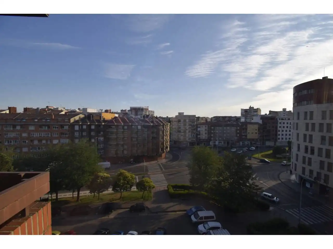 Vista exterior de Piso en venta en León Capital  con Calefacción, Parquet y Terraza