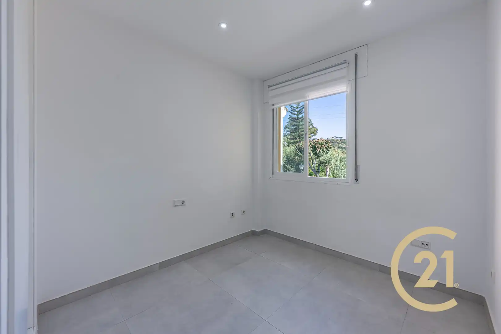 Dormitori de Casa adosada en venda en Estepona amb Aire condicionat, Jardí privat i Terrassa