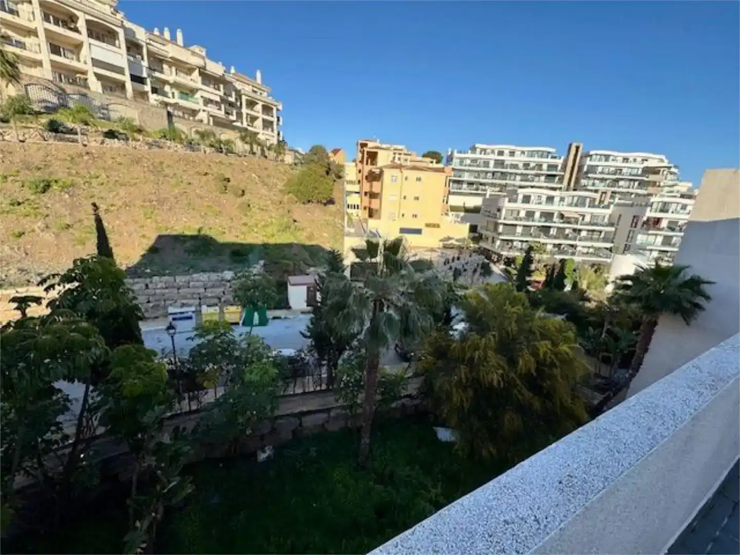 Vista exterior de Dúplex en venta en Mijas con Aire acondicionado, Piscina y Balcón